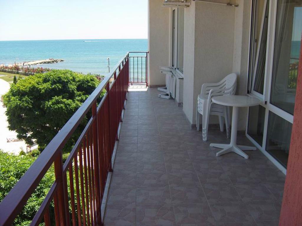 Gt Privilege Fort Beach Apartments Elenite Exteriör bild