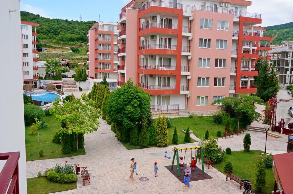 Gt Privilege Fort Beach Apartments Elenite Exteriör bild